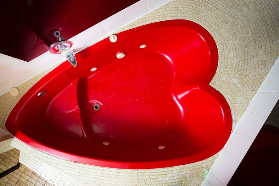 Heart Shaped Tub at the Rockwell Resort, Niagara Falls, Ontario
